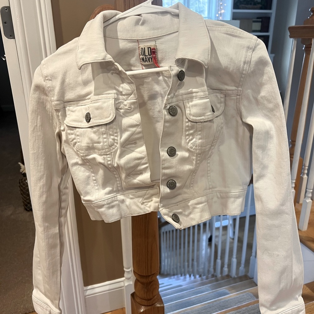 White cropped Jean Jacket! 🤍